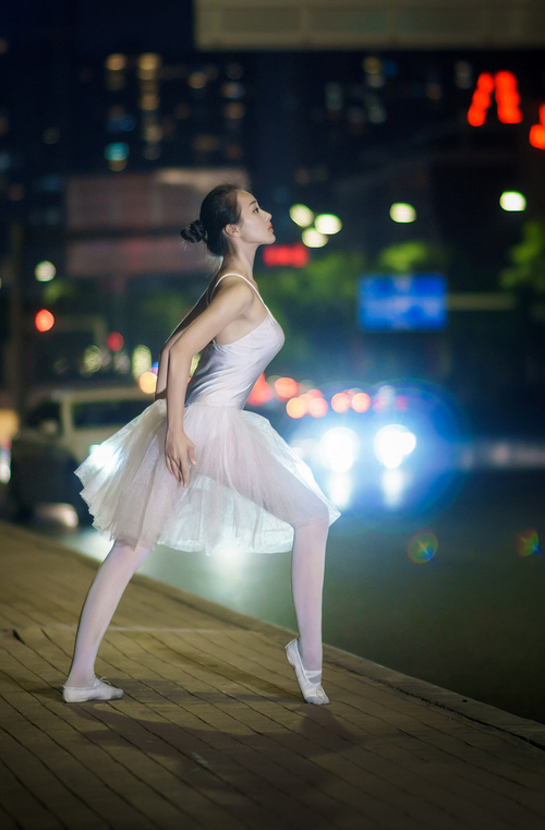 九游电脑版-布克单节二十分带领太阳打出进攻高潮，布克36分太阳险胜火箭