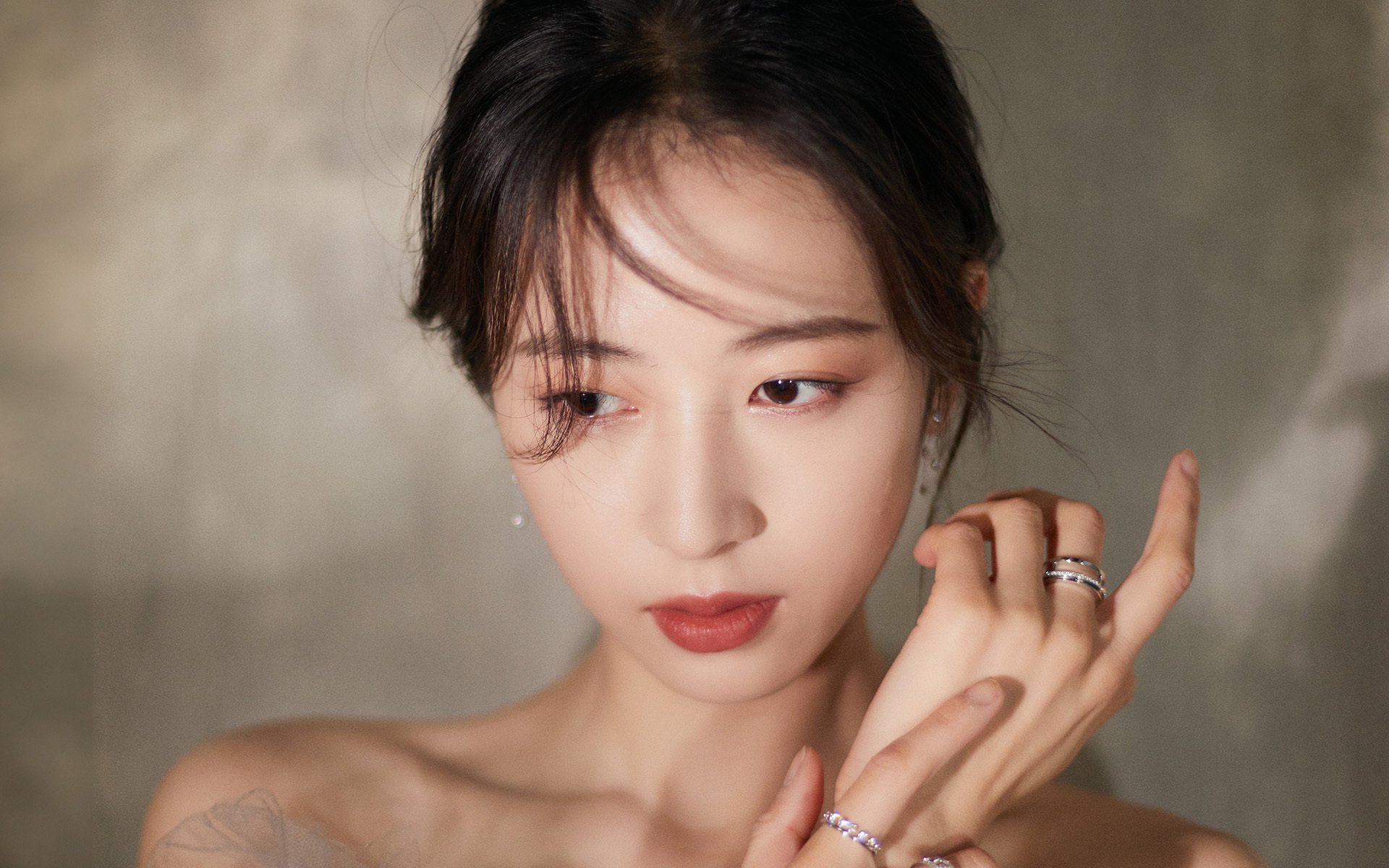 九游娱乐-梅尔滕斯中段提速 引爆后半程对抗，梅尔滕斯妻子